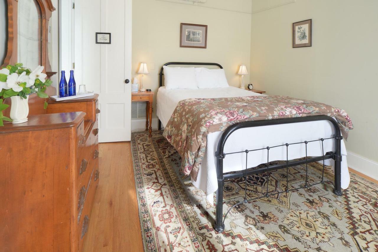 The Springwater Bed And Breakfast Saratoga Springs Esterno foto
