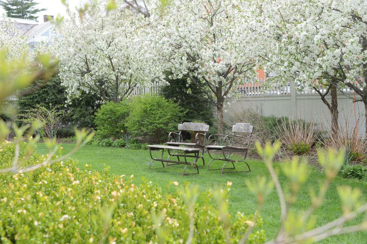 The Springwater Bed And Breakfast Saratoga Springs Esterno foto