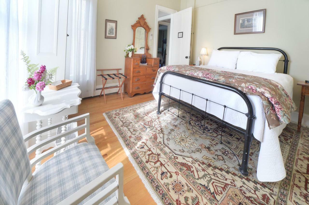 The Springwater Bed And Breakfast Saratoga Springs Esterno foto